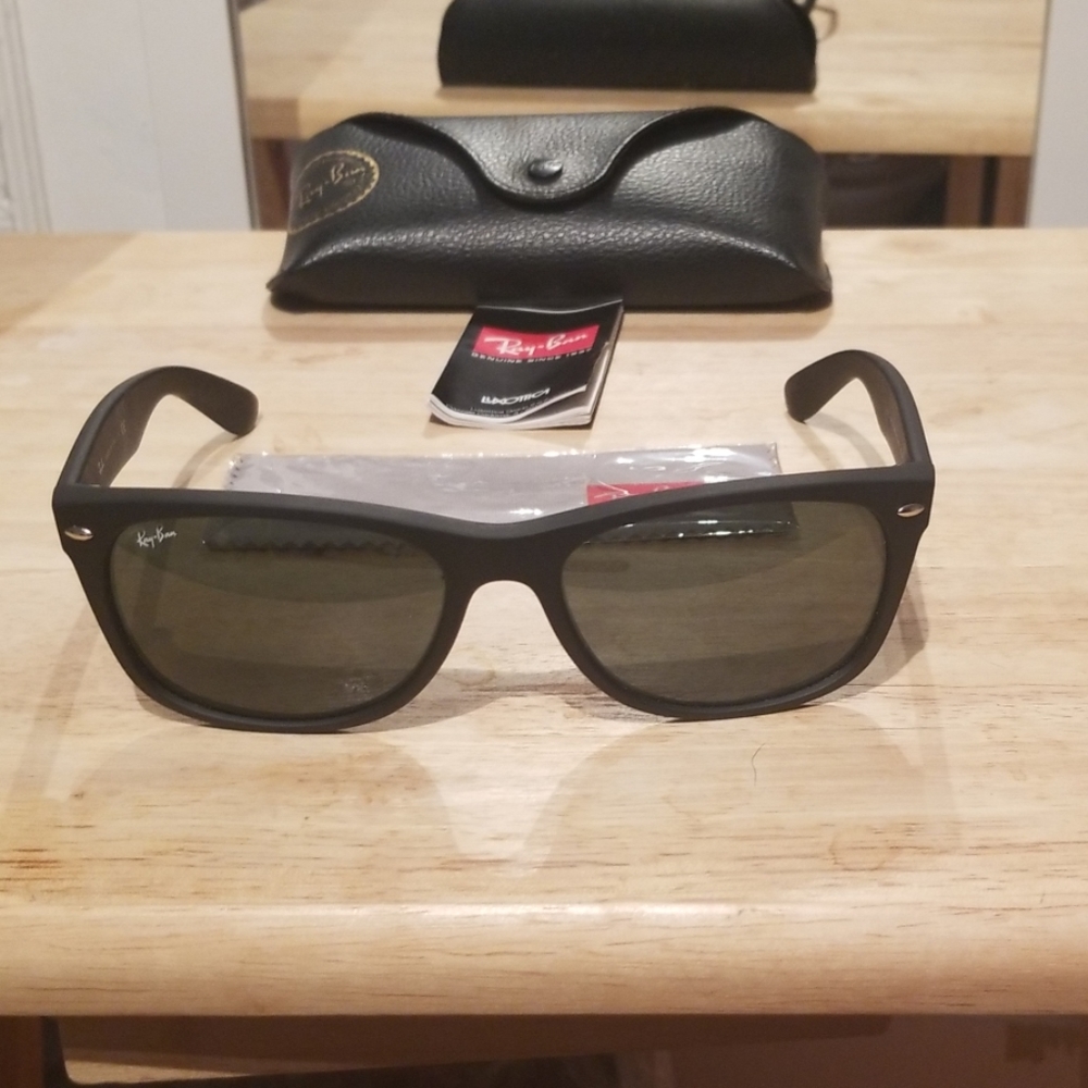 Ray Ban Wayfarer Sunglasses (New, Never Worn)
